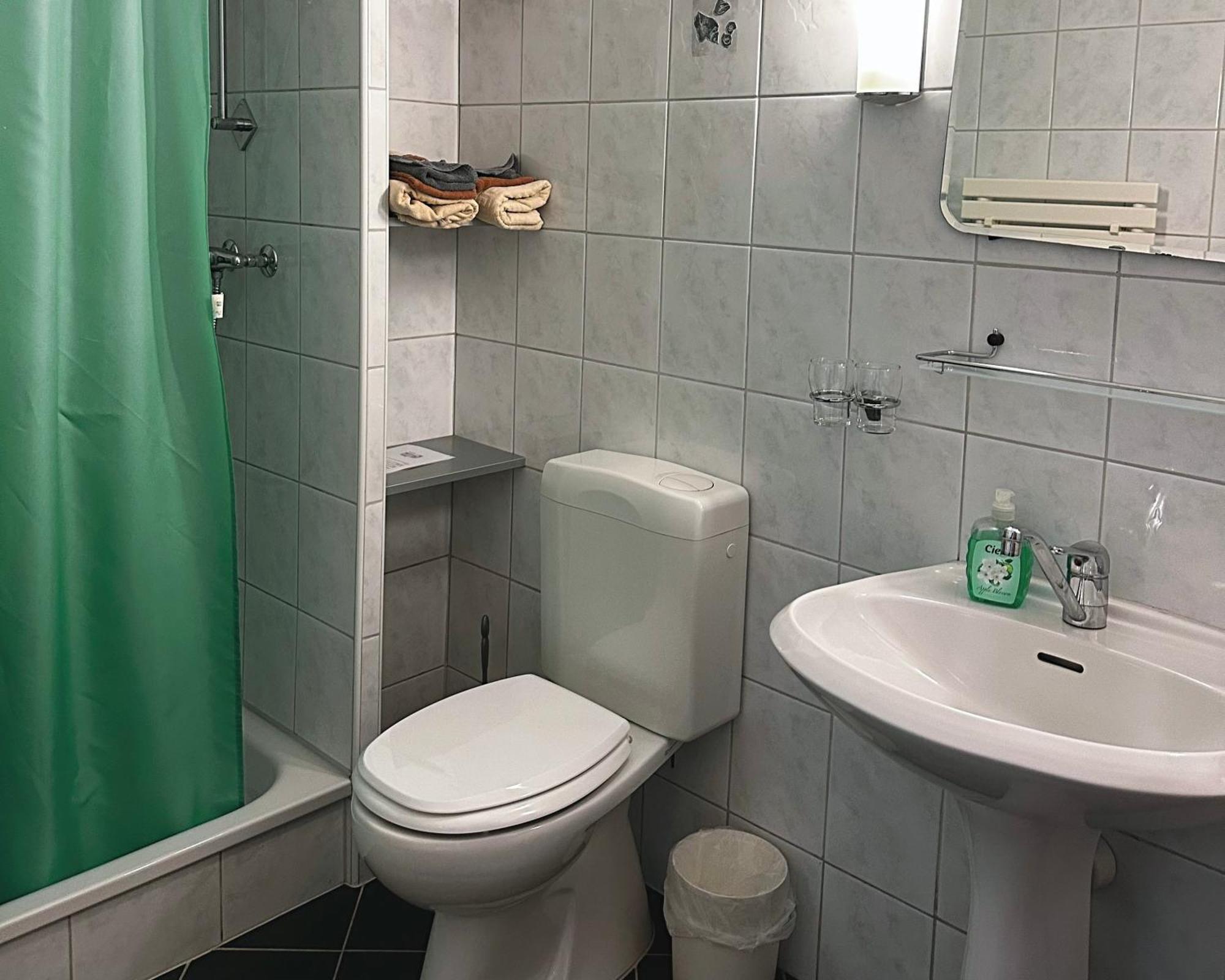 Hotel Loewen Mönchaltorf Kültér fotó