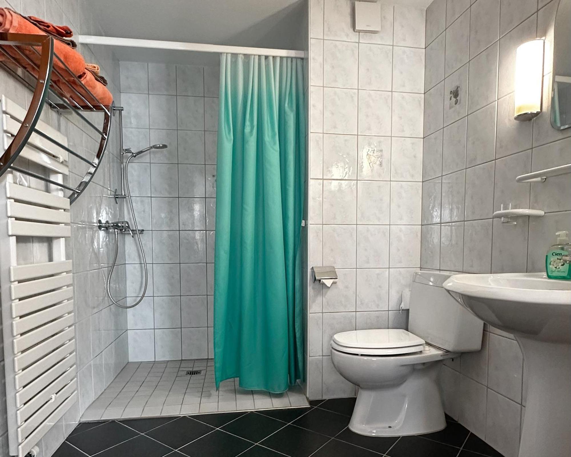 Hotel Loewen Mönchaltorf Kültér fotó