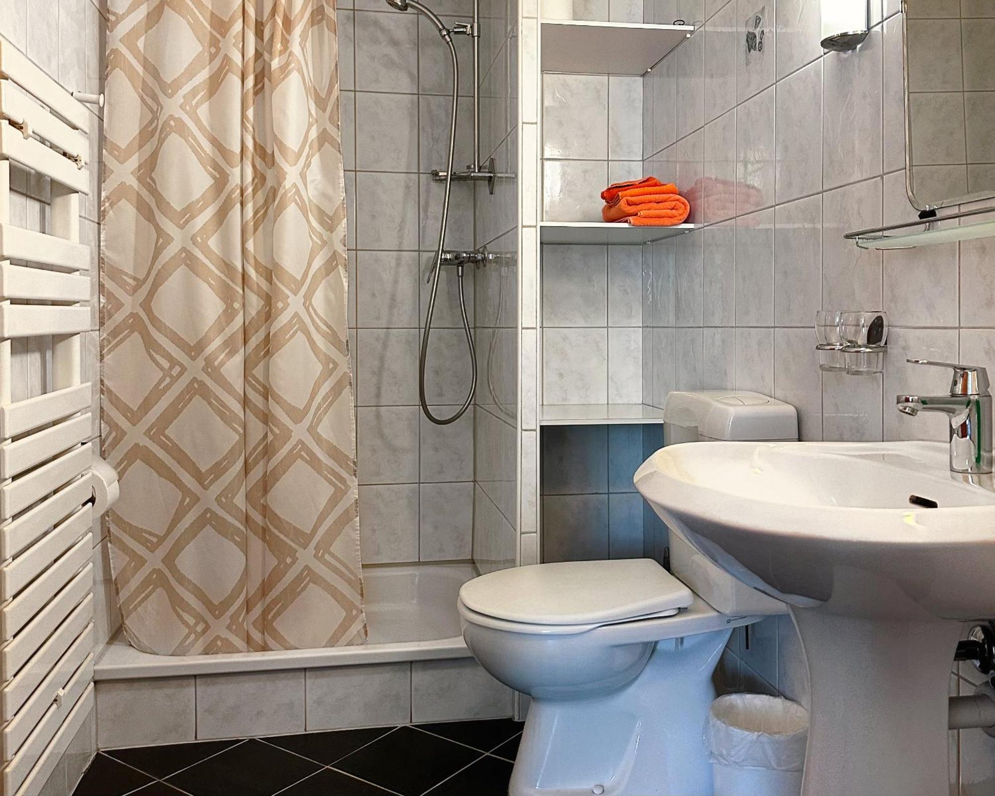 Hotel Loewen Mönchaltorf Kültér fotó